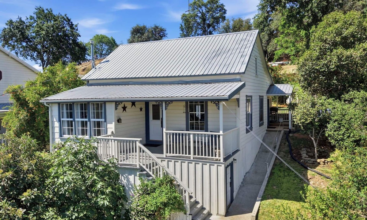 Angels Camp House | Peaceful Historic Home Steps from Main Street with Porch & Patio