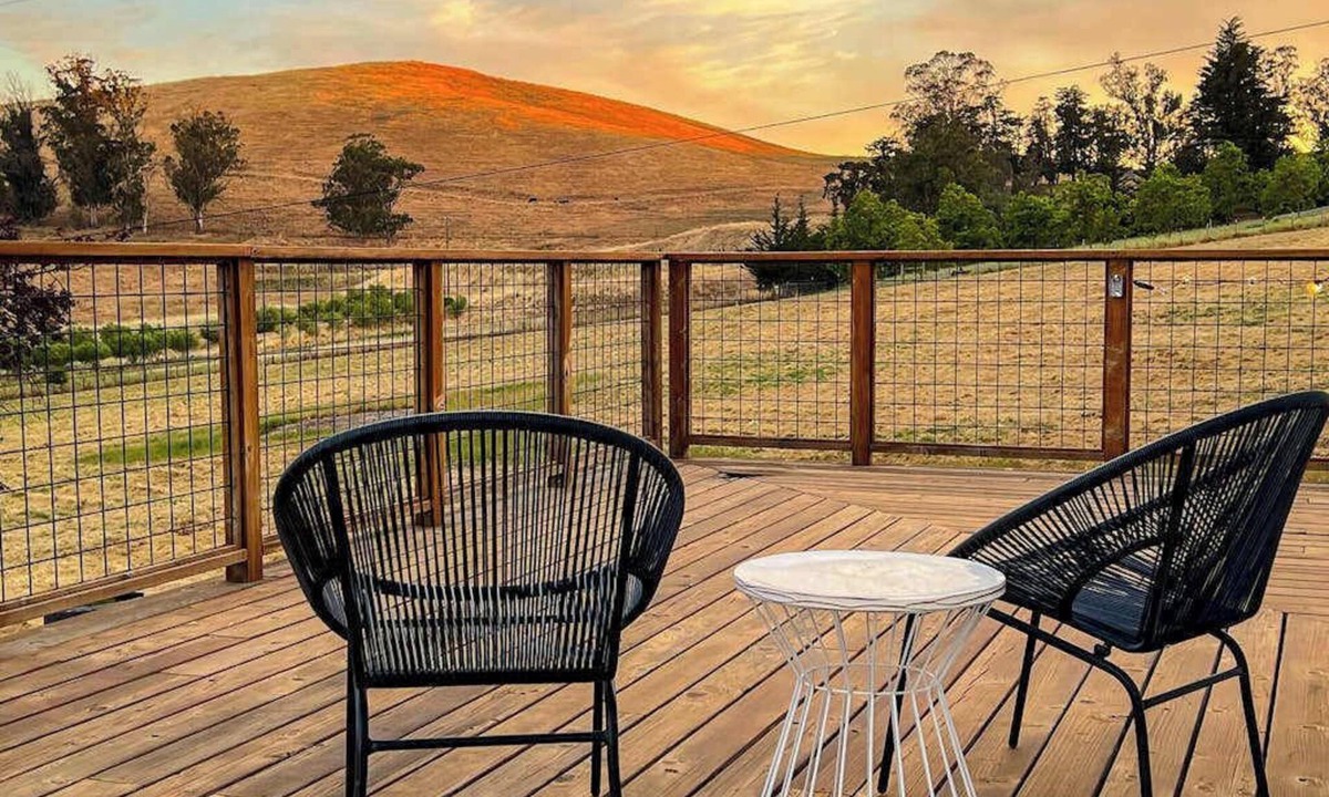 Penngrove House | Penngrove 3BR modern farmhouse on 11-acre ranch — AC, dogs welcome