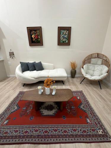 Mid City House | Perfect and relaxing Couple retreat in the heart of Los Angeles