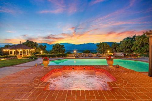 Fillmore House | Perfect For Families Pool Spa Tennis Orchards