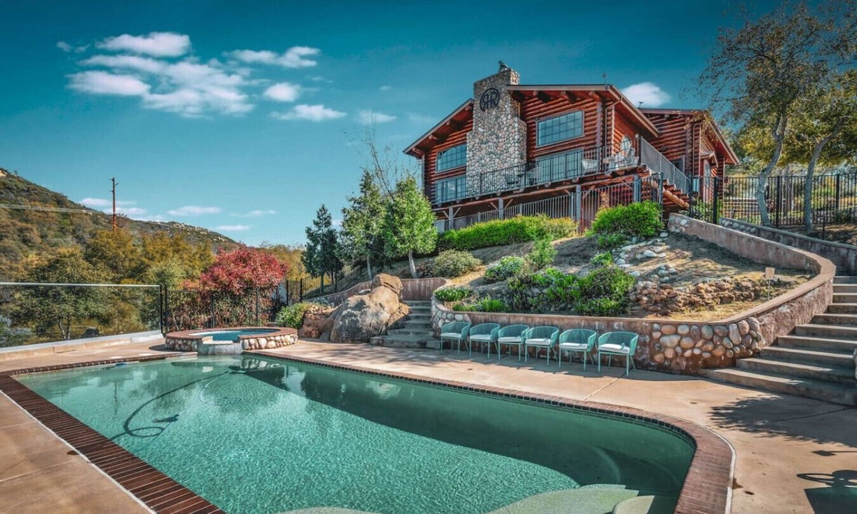 Alpine Cabin | Perfect Mountain Retreat | Modern Amenities | Pool