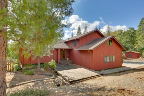 North Fork House | Pet-Friendly Escape w/Game Room & Fire Pit!