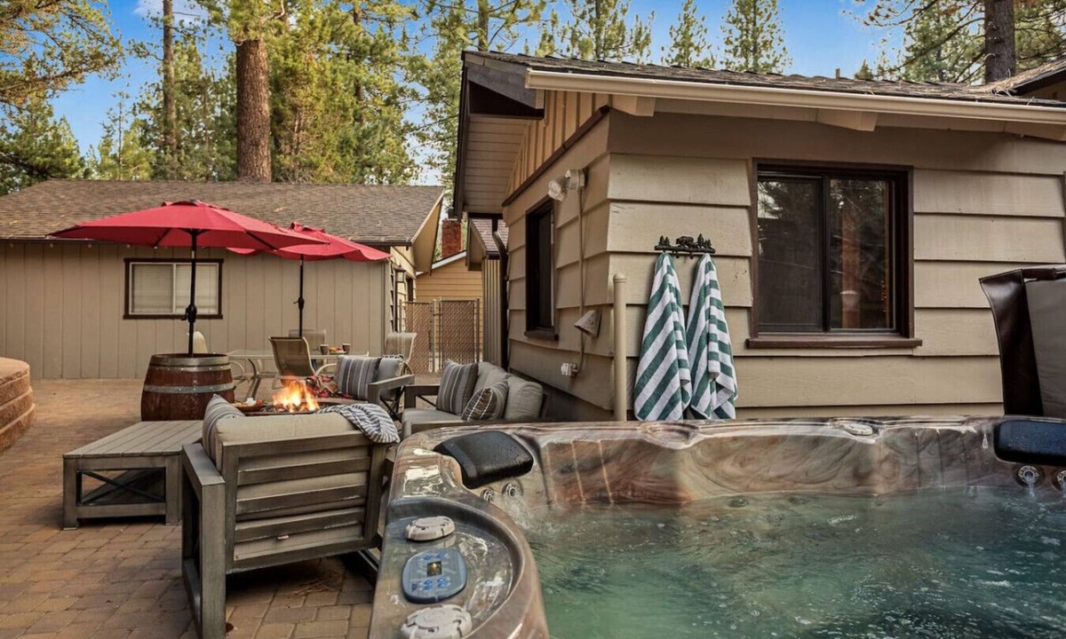 Fox Farm House | Pinecone Den, w/Hot Tub Near Slopes in Fox Farm