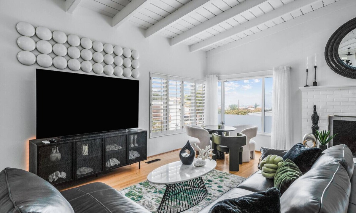 Point Loma House | Point Loma 4 Bedroom|Skyline Views + Family-Ready