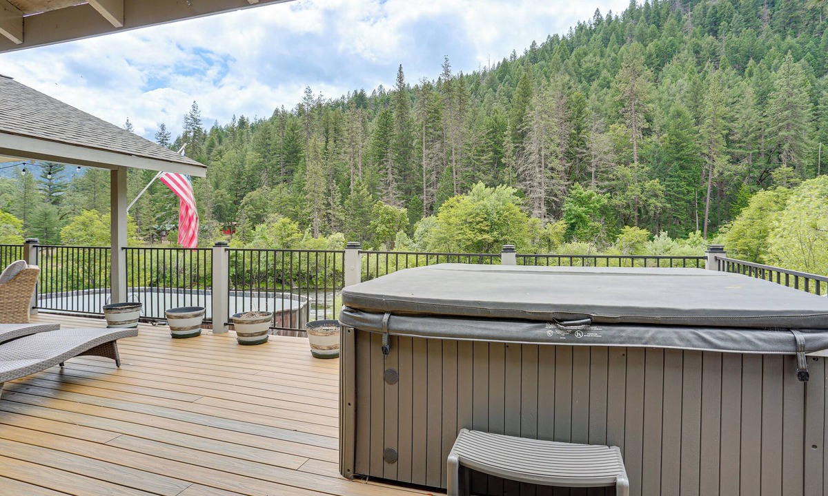 Douglas City House | Pool & Dual Decks! Modern Trinity River Retreat