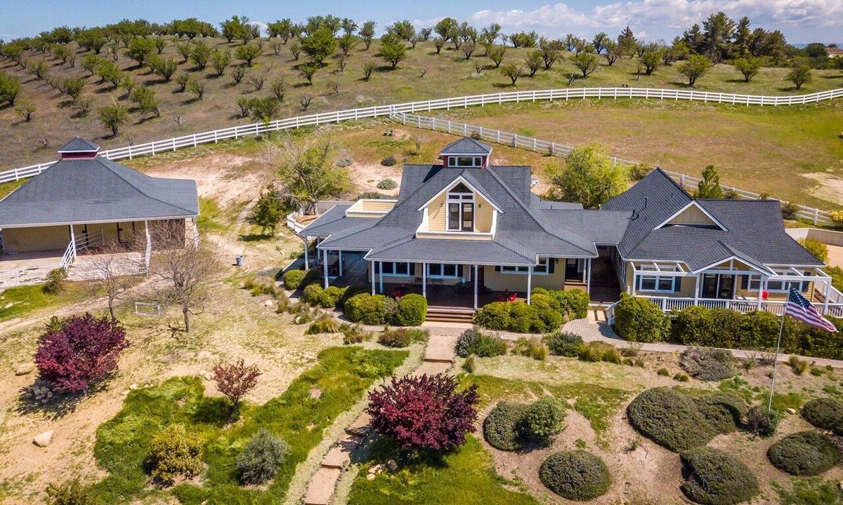 Paso Robles House | Pool + Spa + Firepit + 360° Tower | Paso Robles Wine | Tour de Rouge