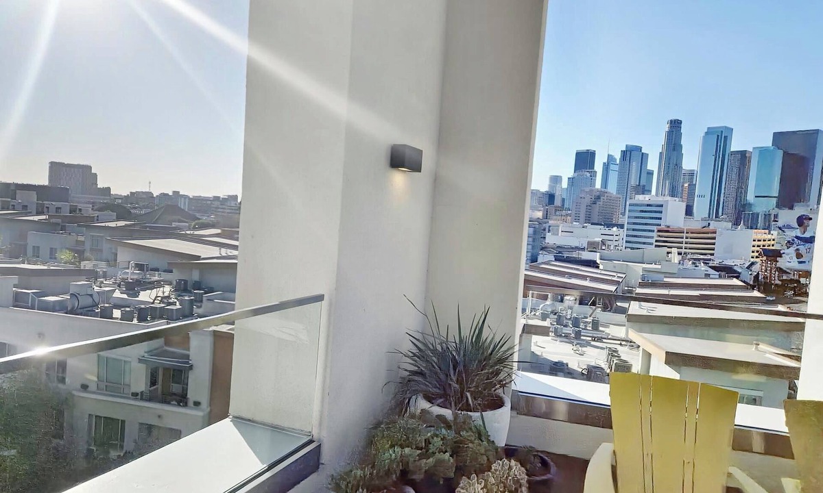 Little Tokyo Apartment | Premier 2-Bedroom Getaway in the Heart of Los Angeles
