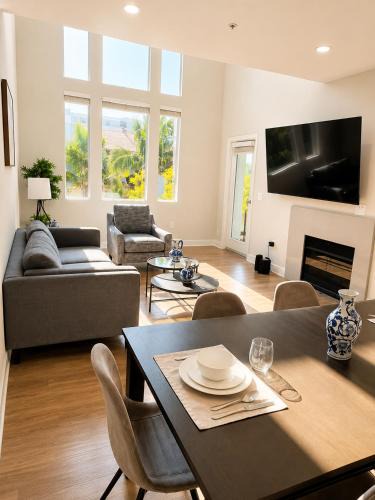 La Brea Apartment | Premium West Hollywood Penthouse Retreat