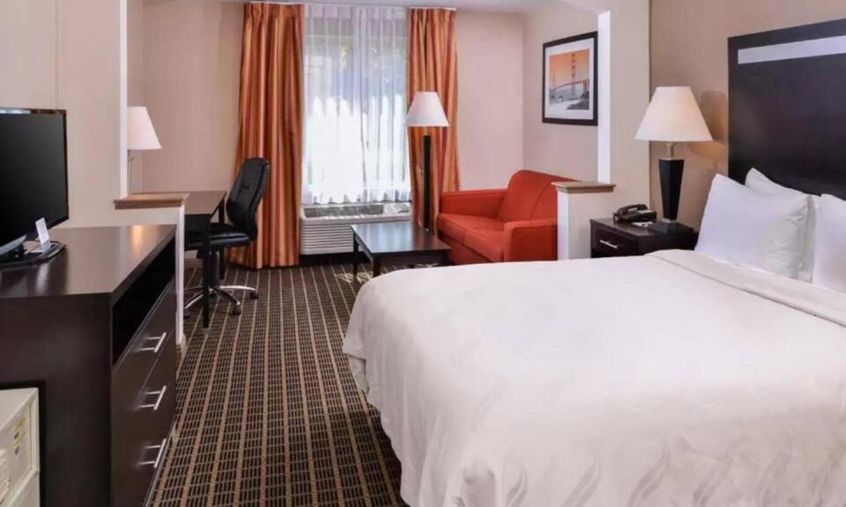 South San Francisco House | Prime Location! Start Your Day with FREE Breakfast! Enjoy Free On-Site Parking