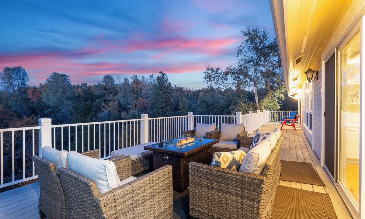 Coarsegold House | Private 2 Homes for 16 Near Yosemite & Bass Lake