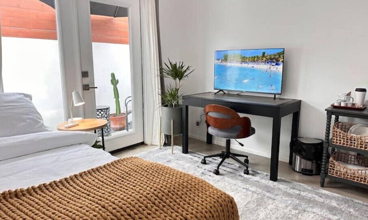 Burbank House | Private Guest Quarter for 1 guest with own Patio & Bathroom