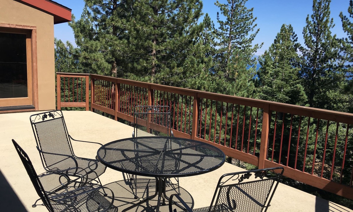 Tahoma Cabin | Private Lake-view Cabin with Space for Everyone, 4 bedrooms plus bonus room