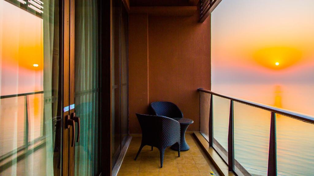 West Coast Hotel | Qingdao Mangrove Tree Resort World - Red Coral Hotel