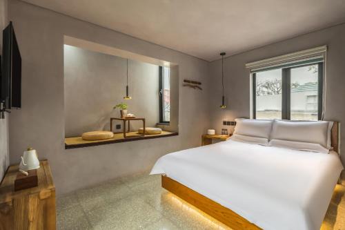 Wangfujing Shopping Area House | Reconstruct Space Hotel With Lobby Cafe Near Wangfujing