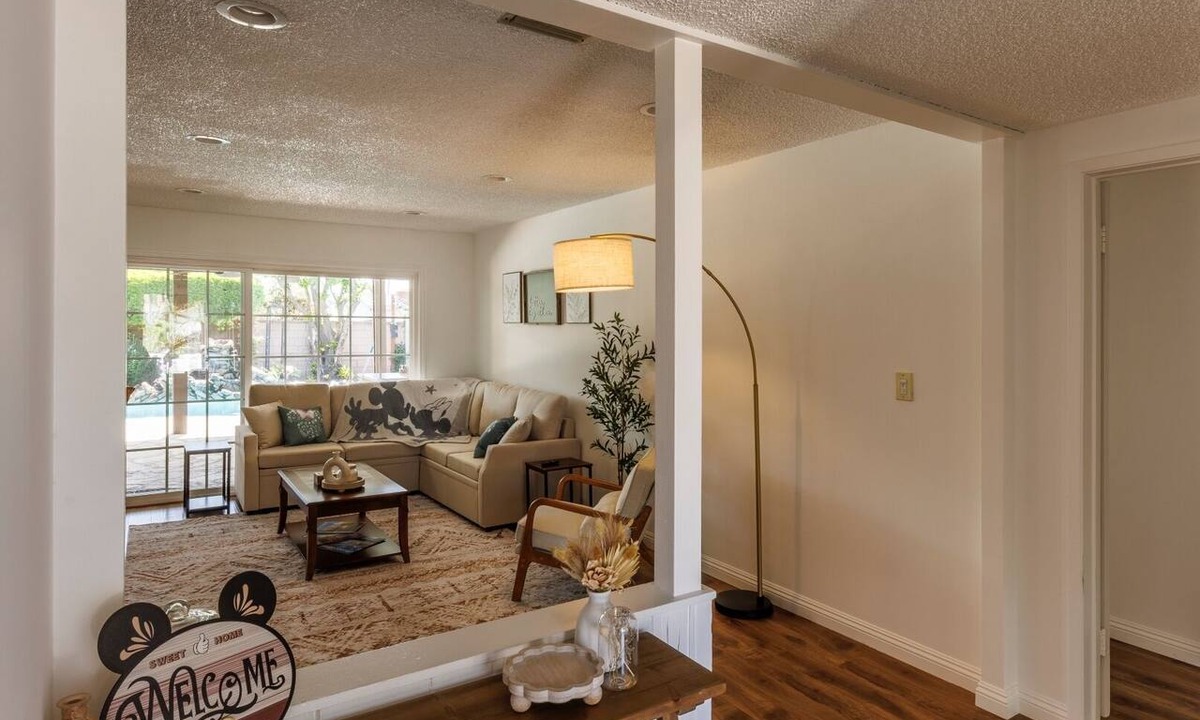 Southwest Anaheim Villa | Relax, Unpack, Stay Awhile l 4BR Pool Home