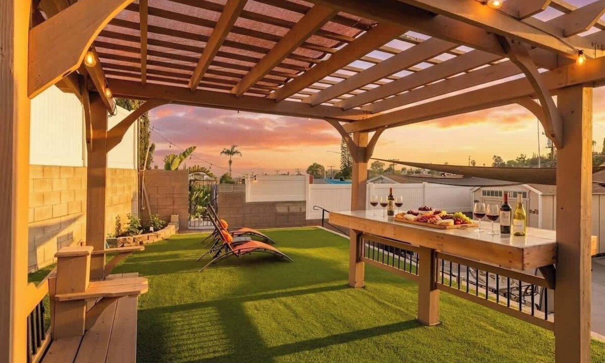 Lemon Grove House | Renovated, Lg Backyard w Outdoor DIning
