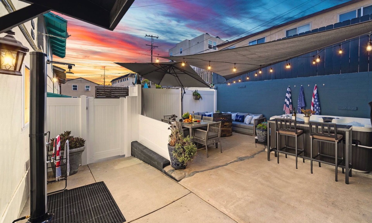 Point Loma Heights Apartment | RESORT-STYLE! Hot tub, Fire pit, BBQ, 3/1.5 ba, Lndry, Prking, Toys, EV, Pets ok