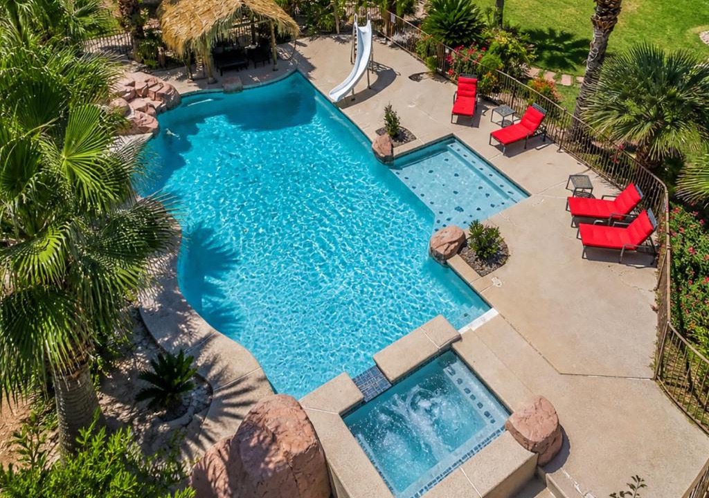 Las Vegas Villa | Resort style Villa for Families & Groups with Pool, Hot tub, Basketball, Mini golf.