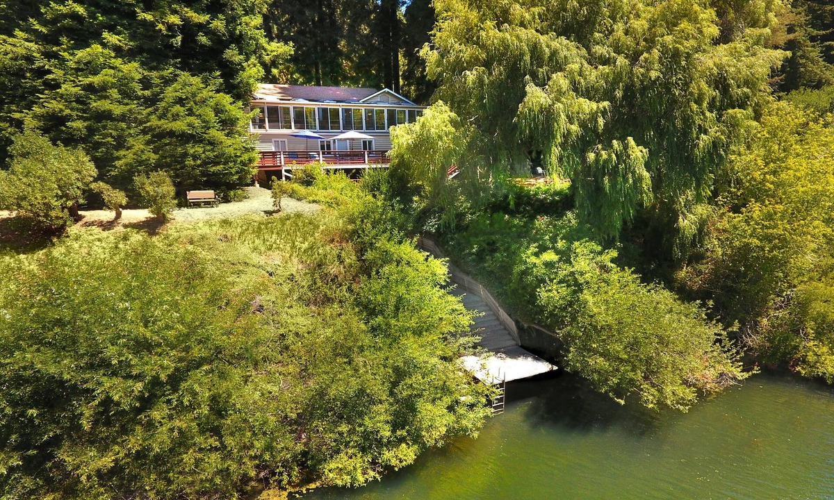 Monte Rio House | River Queen: Historic 5 Bed/5.5 Bath, Dock, Boats + New Hot Tub!