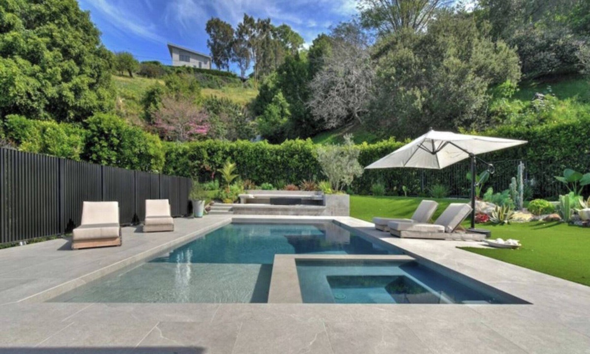Sherman Oaks House | Round Valley Residence - Sherman Oaks Hillside Retreat with Pool and Spa