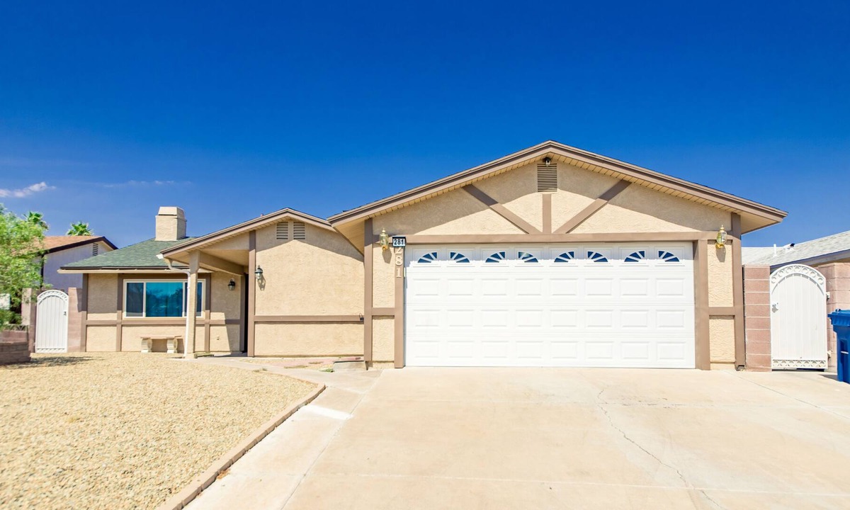Henderson House | Royalty Stay At Princess Ann Court- All Amenities Included