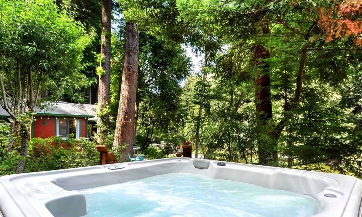 Cazadero Cabin | Russian River! Swimming Hole, Hot Tub~Dog-Friendly~Cozy Creek Cabin