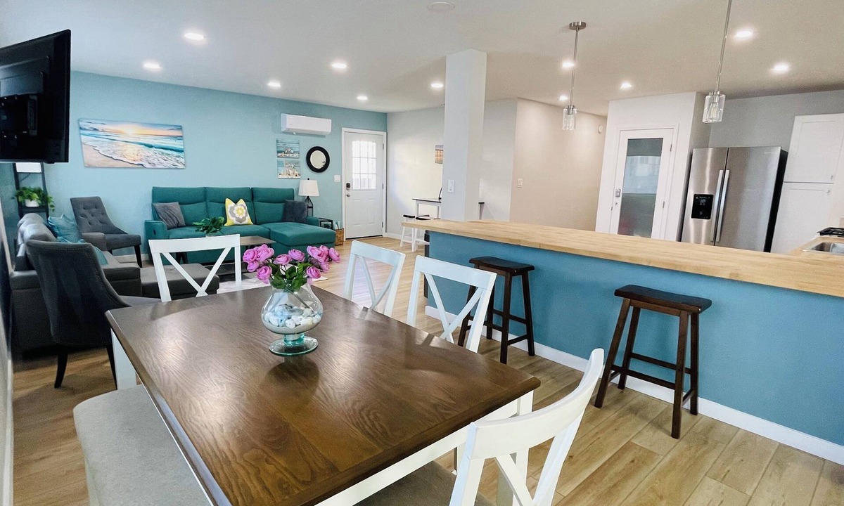 East Side Capistrano House | San Diego Coastal Oceanside Spacious