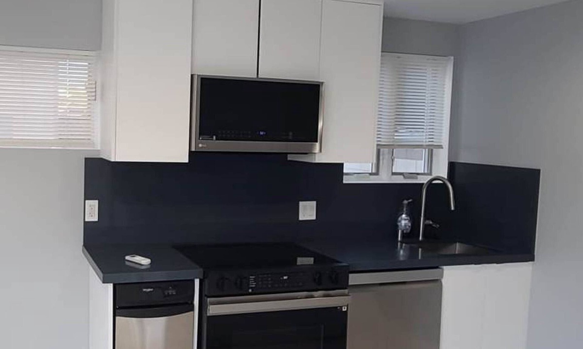 Sunset Park Condo | Santa Monica Special 4800/Mo 2Bd 2Ba like a house