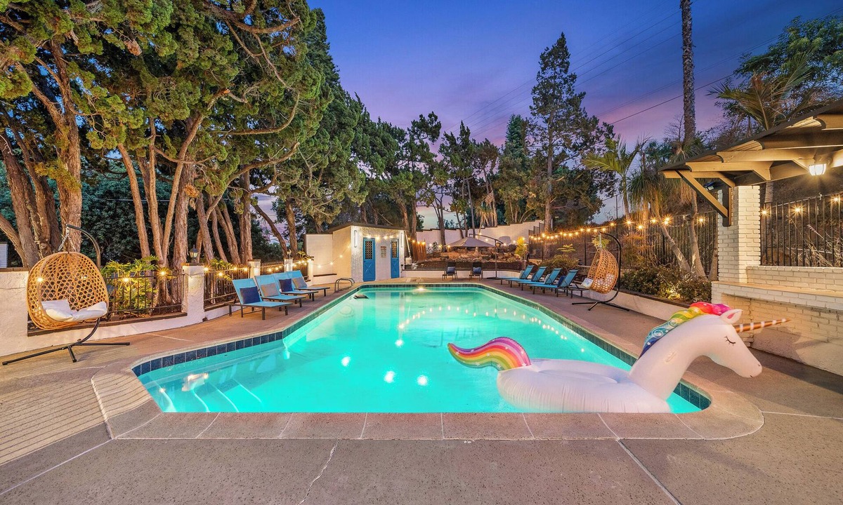Mount Helix House | Sauna, Gym, Pool, 7 Bed, Parking Yard, Ranch Style