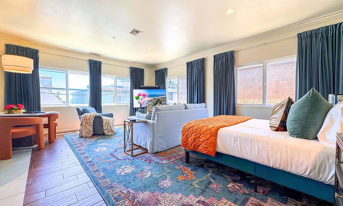 Old Towne House | Saylors Aweigh Seal Beach Studio