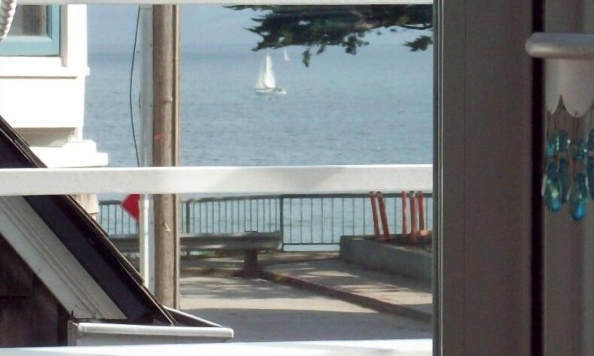 Seabright House | Sea Angel est. 2004-Beach Bliss Views Serenaded by Ocean Waves @ Seabright Beach