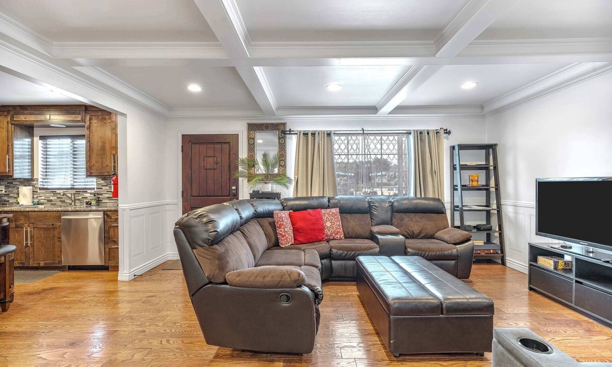 Seaside House | Seaside 3BR for 8 with Putting Green by Del Monte