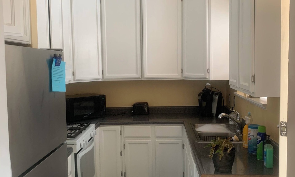 Harbor House | Serene 2-bedroom house with AC and jacuzzi in Signal Hill