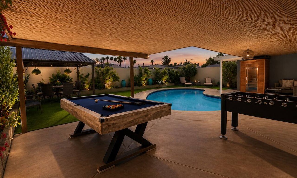 Las Vegas House | Serene 4-bedroom house with AC in lovely Las Vegas with Private Pool and Sauna