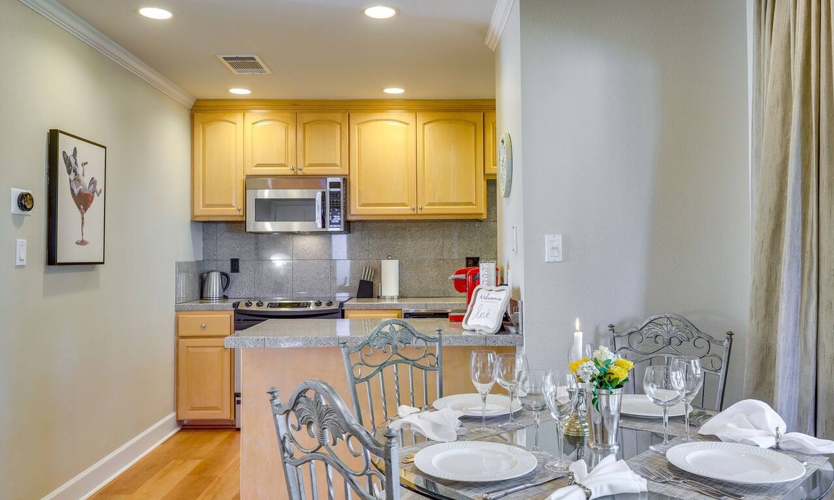 Napa Condo | Serene Napa Retreat w/Pool Access & Patio!