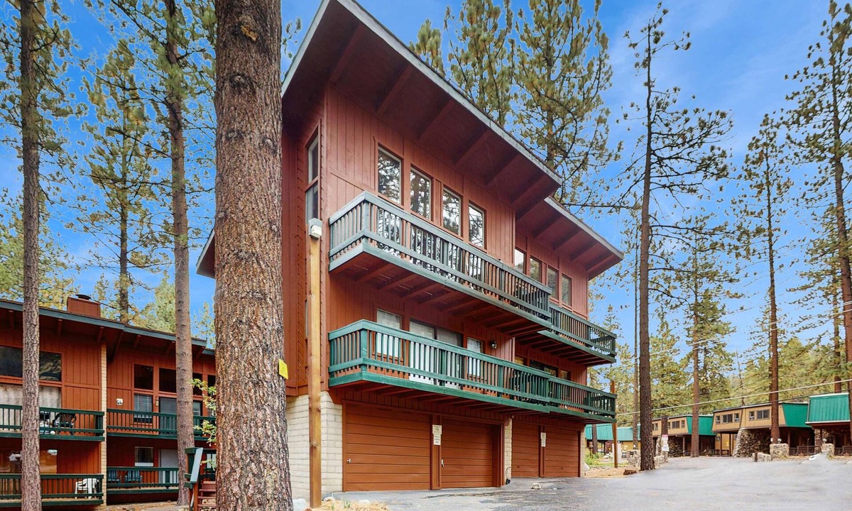 South Lake Tahoe Condo | Slopeside alpine condo with gas fireplace, shared hot tub-at base of Heavenly Lodge