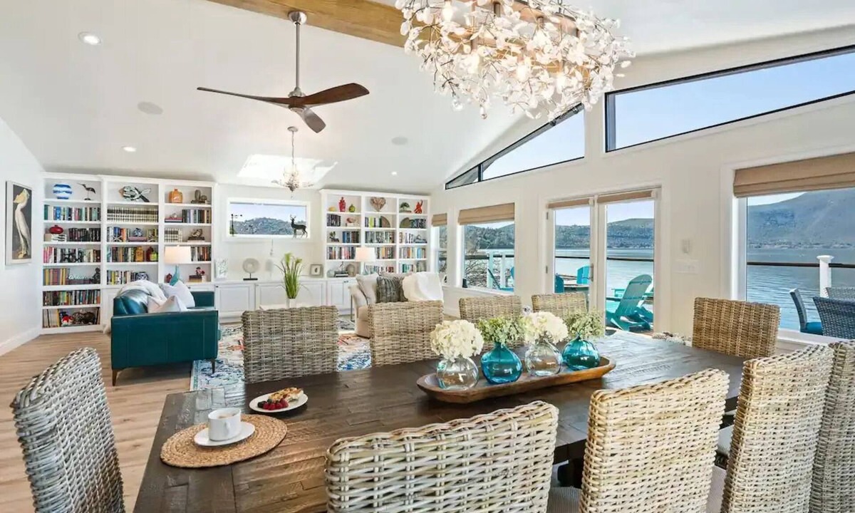 Clearlake House | Smiling Otter Retreat! Large Lakefront Luxury House.Pool.Spa.Sauna.Games.Pets