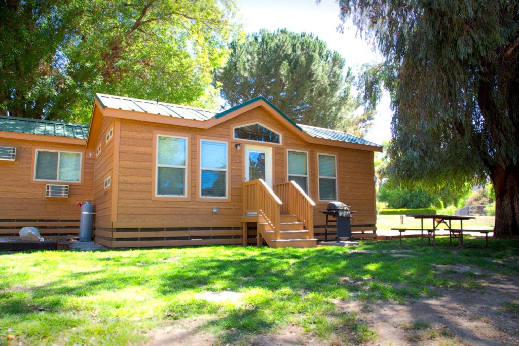 Acton Resort | Soledad Canyon Cottage 5