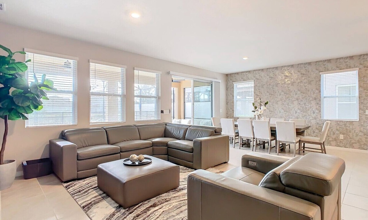 Loughman House | Solterra Luxury 6BR Villa with Game Room & Pool