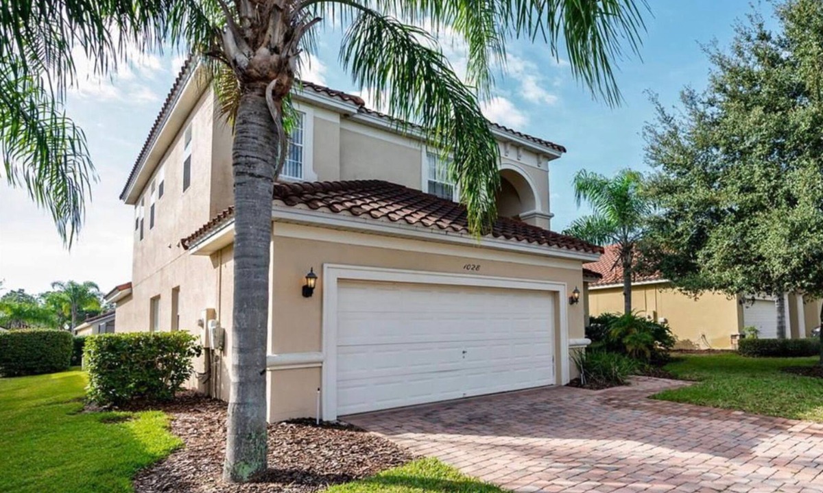 Tuscan Hills House | South Facing Family Vacation Home 4BR 4BA Pool & Resort Amenities