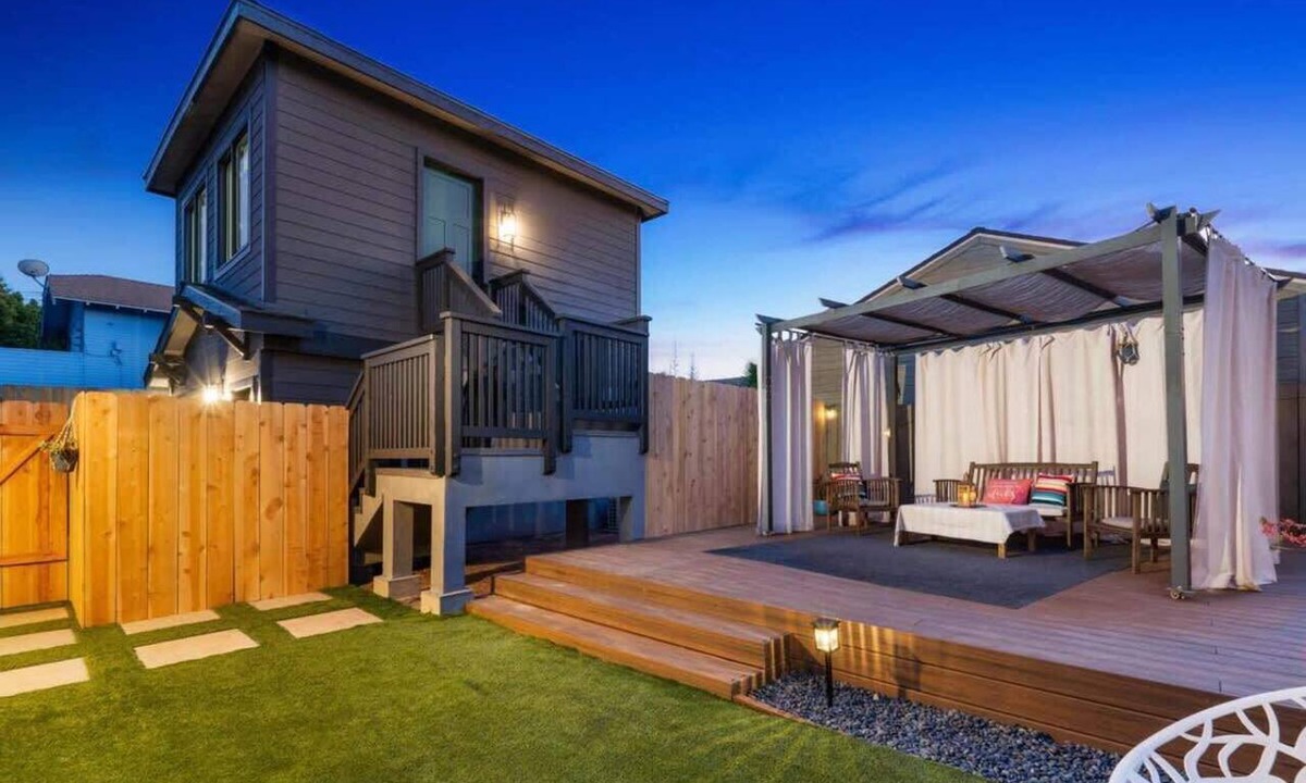 South Park House | South Park Home + Studio | Walk to Balboa