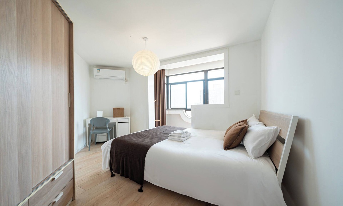 Jing'an Apartment | Spacious 6-bedroom apartment in Shanghai