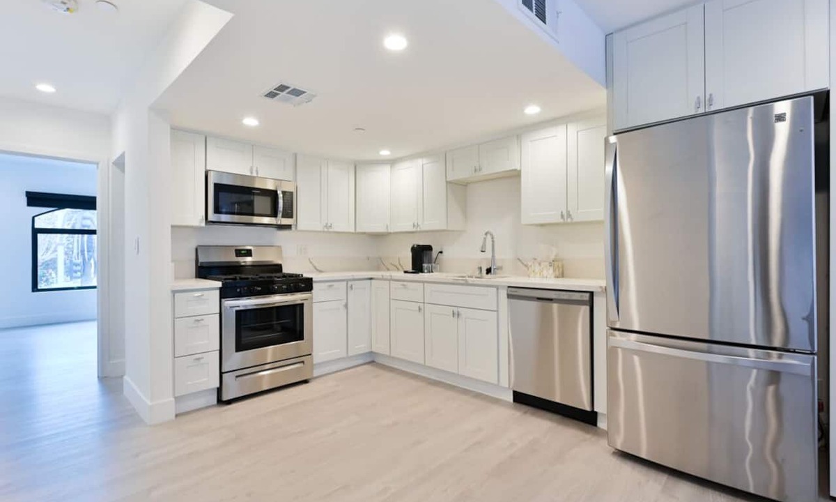 Ocean Park Apartment | Spacious Family-Sized Apartment. Amazing views steps from the beach!