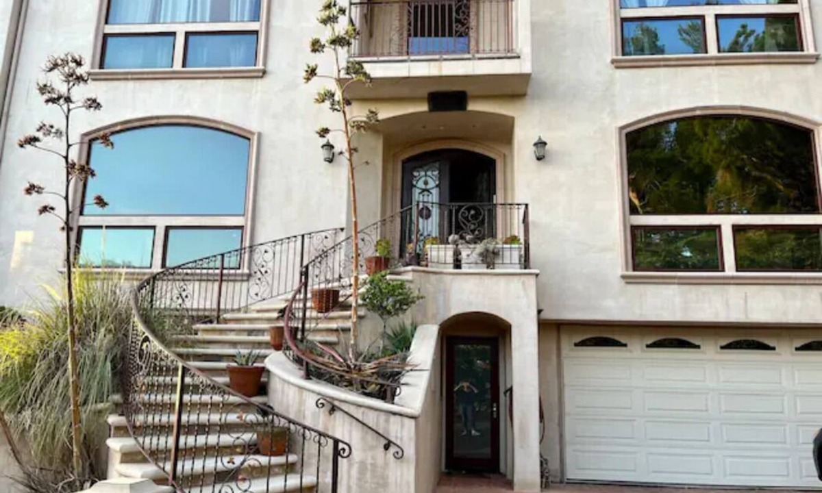 Brentwood Apartment | Spacious studio in luxe Brentwood West LA neighborhood