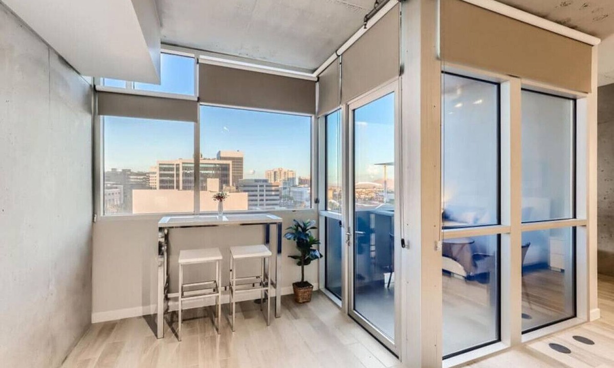 Downtown Las Vegas Condo | Sparkling Juhl byFremont-1 queen 1 sofa bed TONS of Amenities