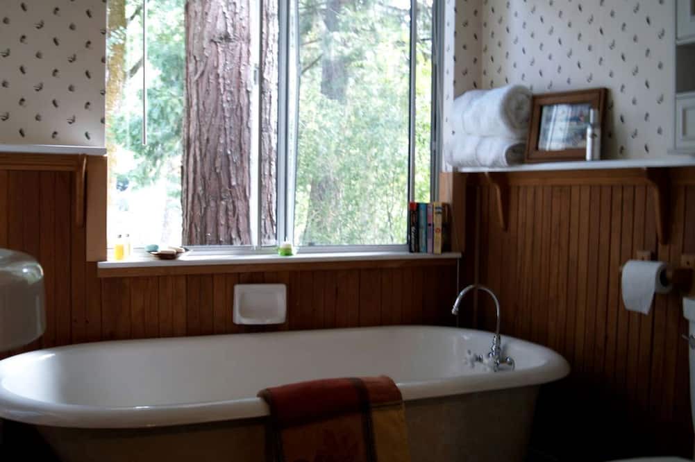 Castella Cabin | Spectacular Riverside Getaway Cabin with Claw Foot Bathtub in Castella, California