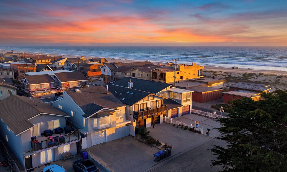 Oceano House | Steps to Beach w/Patio+Deck | Foosball | Happy Bottom Beach House by AvantStay