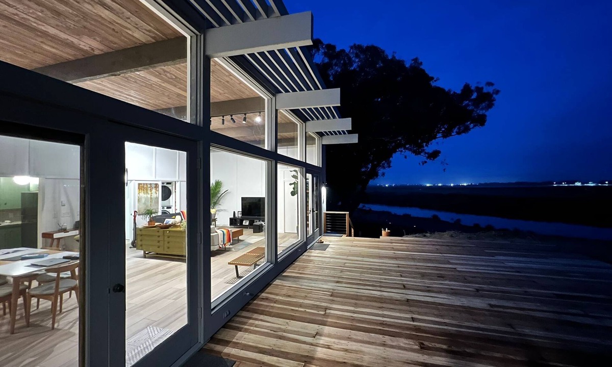Watsonville House | Strawberry Sands - Modern Beach House