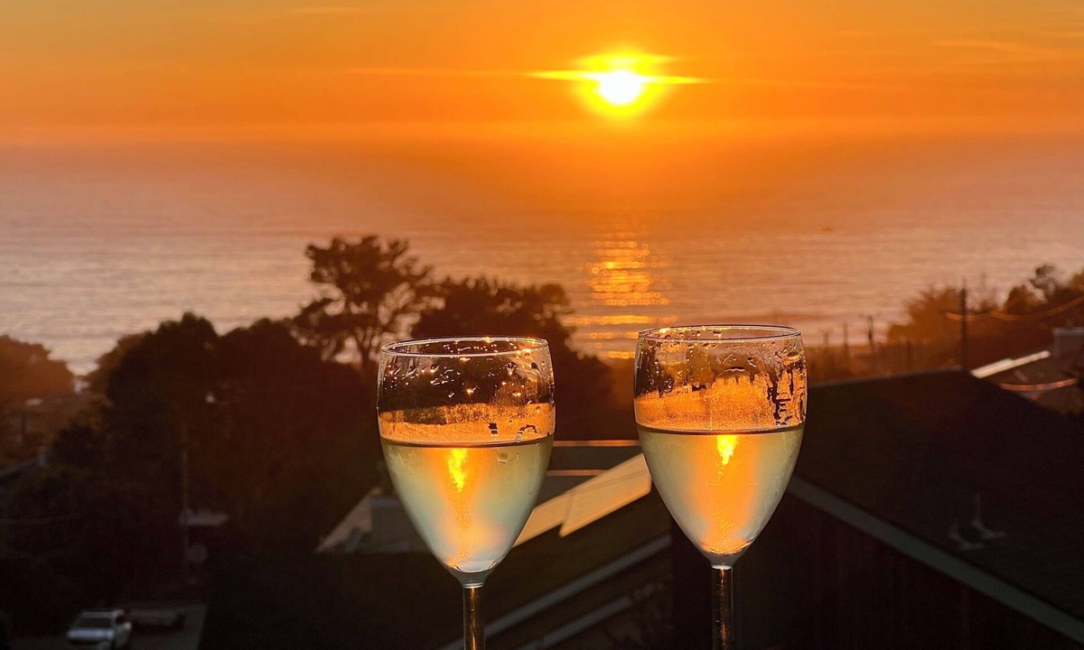 Happy Hill House | Stunning 3 bed/2.5 bath Mediterranean Villa with FABULOUS Ocean Views!