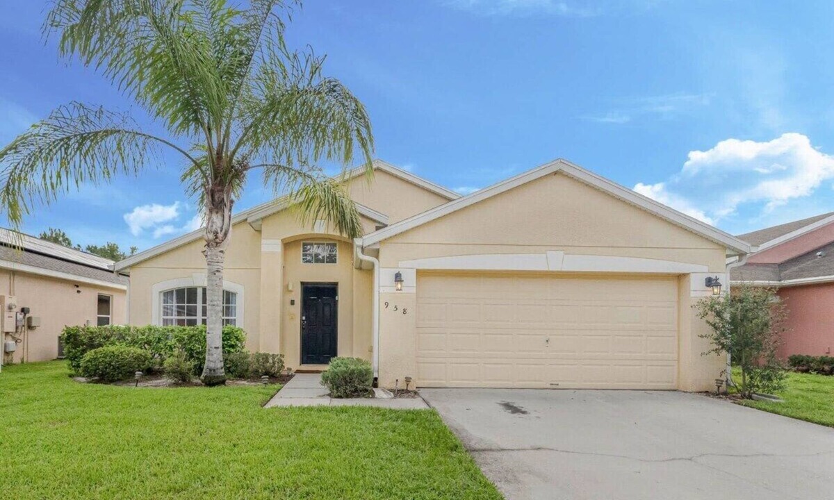 Sandy Ridge Villa | Stunning Newly Renovated Pool Home close to Disney